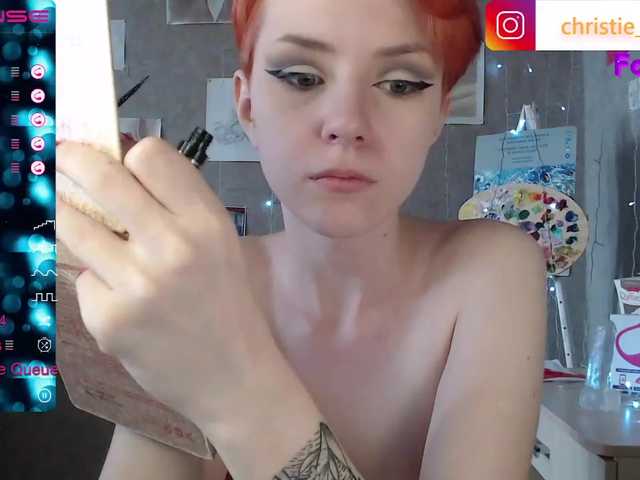 8189-cam-model-christiewade-straight-using-vibratoy-enjoying-lovense-fingering