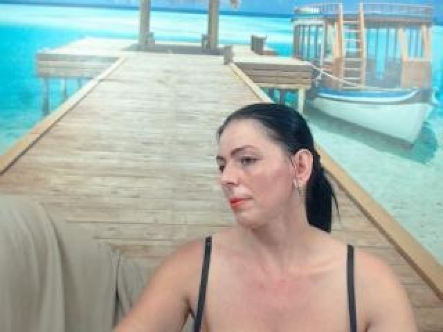 10217-yuliahungary-female-caucasian-webcam-model-brown-eyes-shaved-pussy