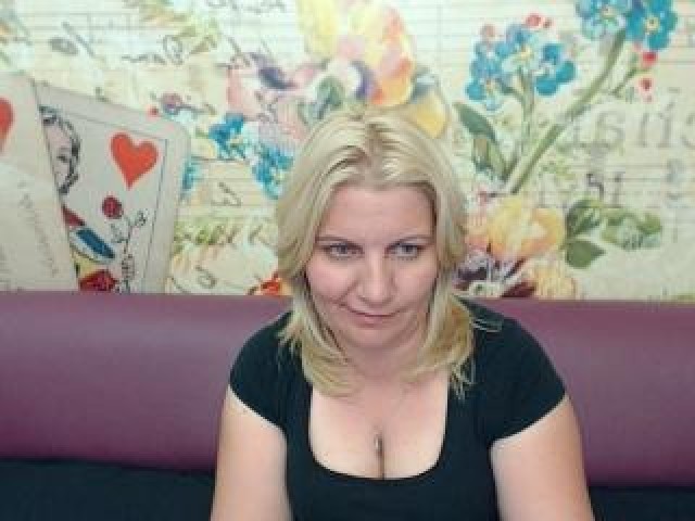 9171-kristinex-webcam-model-mature-female-webcam-tits-wild-shaved-pussy