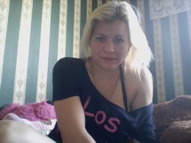 9389-sweetellis-green-eyes-large-tits-webcam-model-pussy-caucasian-female