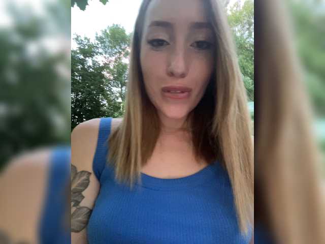 9895-cam-model-kirablake-female-ball-sucking-rubbing-stripping-kissing-chatting