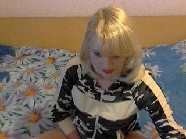 14047-lorrygold-medium-tits-female-mature-caucasian-webcam-green-eyes