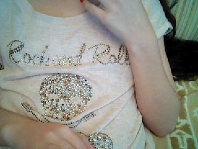 14425-marta93-tits-brunette-webcam-medium-tits-webcam-model-teen