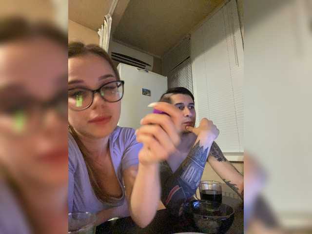 14833-cam-model-minifriends-girl-using-vibratoy-chatting-webcam-skinny-lovense