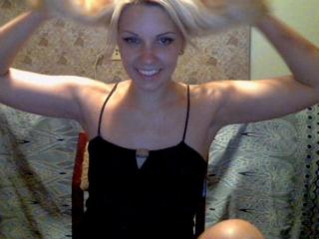 18814-aylaaverman-green-eyes-webcam-model-small-tits-pussy-webcam-blonde