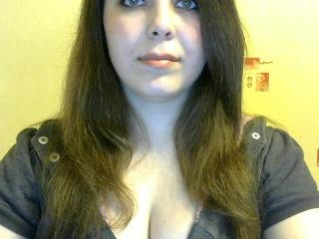 18970-celenza-middle-eastern-shaved-pussy-brunette-webcam-model-tits