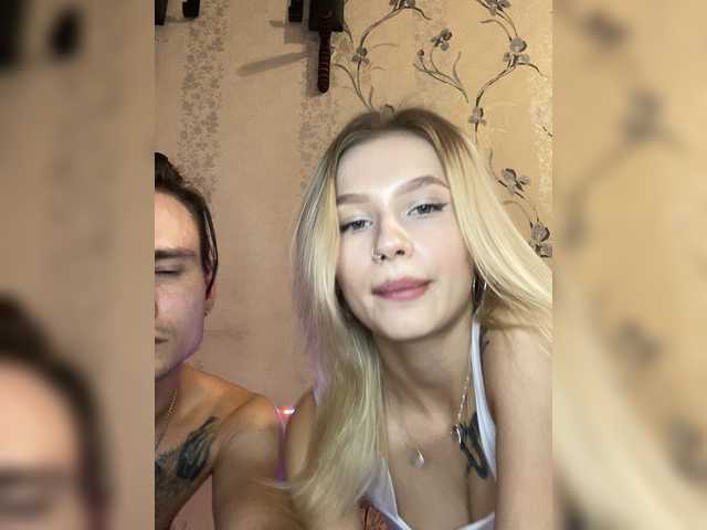 19176-cam-model-darkkparadise-medium-tits-speaks-english-kissing-licking-russian-english