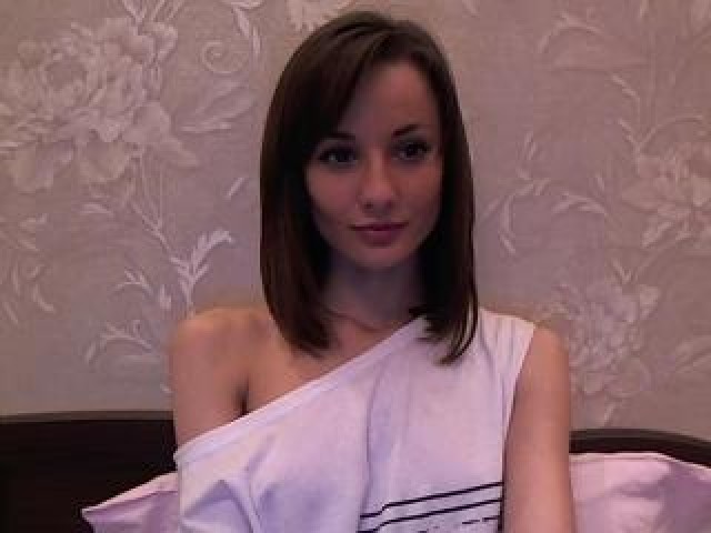 22878-lovelyella-brunette-brown-eyes-webcam-female-tits-shaved-pussy