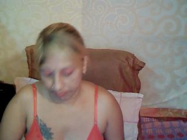 22920-indianroxy-brown-eyes-trimmed-pussy-mature-webcam-model-medium-tits