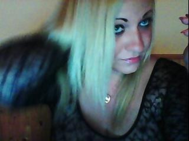 26849-sweettanna-shaved-pussy-female-pussy-large-tits-blue-eyes-webcam-model