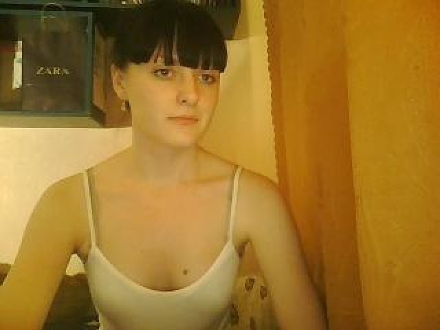 28682-intinra-pussy-brunette-straight-trimmed-pussy-blue-eyes-webcam-teen