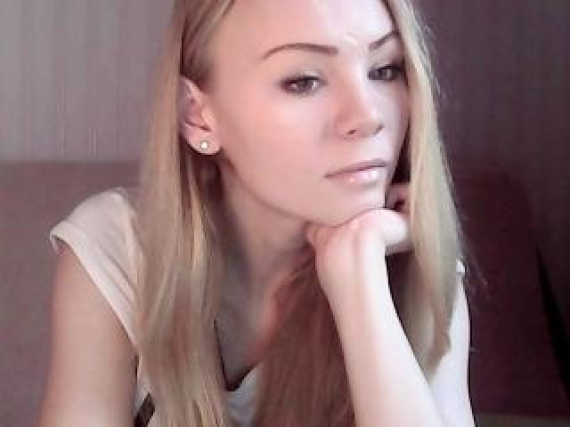 31208-kristin-smile-shaved-pussy-straight-webcam-model-caucasian-tits-blonde