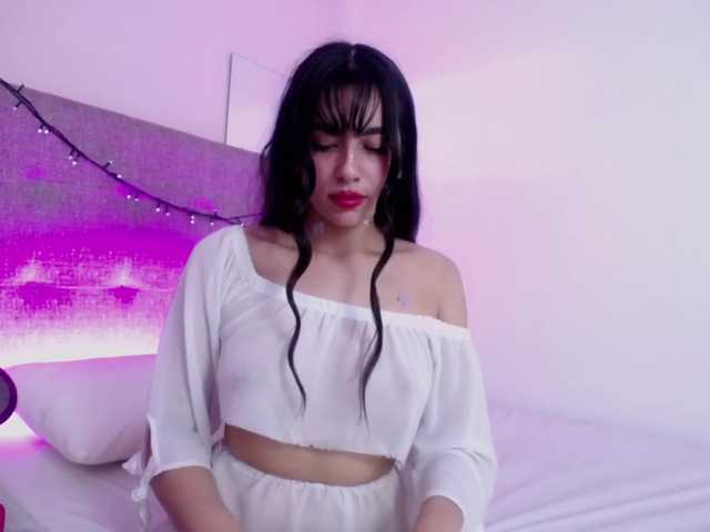 45496-cam-model-nicollemays-english-latin-american-webcam-model-cumming-smoking