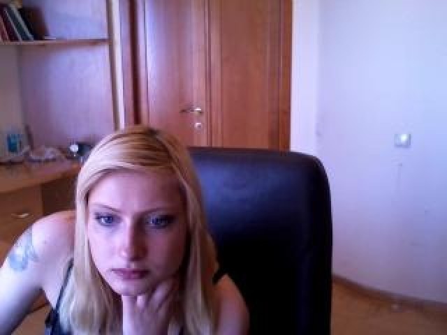 47340-kitty-kat2015-webcam-model-webcam-shaved-pussy-straight-large-tits
