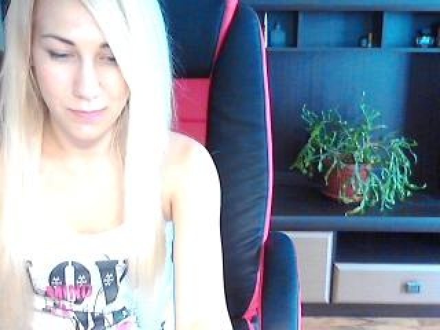 52064-intrizheenn-teen-straight-blue-eyes-webcam-female-webcam-model-blonde