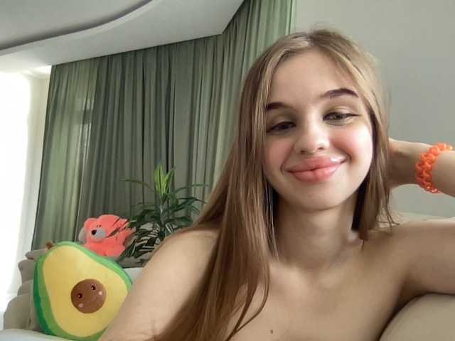 52154-cam-model-sexxxybuny69-brunette-medium-boobs-dancing-shaved-pussy-medium-height