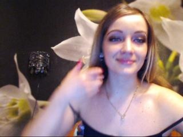 55632-insomnia-medium-tits-pussy-webcam-babe-female-straight-blue-eyes