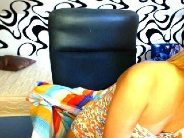 58147-nastyjuliye-webcam-model-webcam-female-medium-tits-pussy-straight